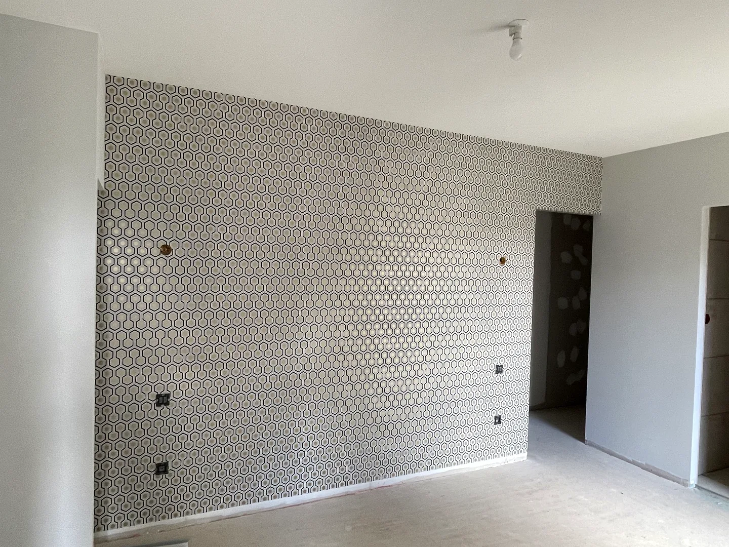 Mur intérieur avec une finition décorative géométrique